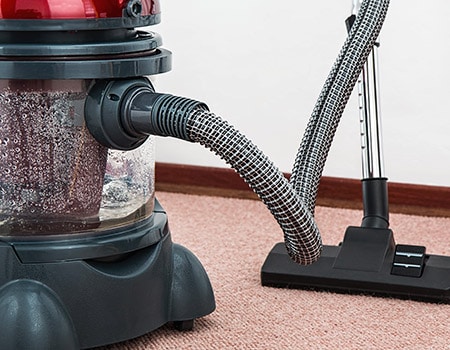 scheuren verliezen Nadruk Vlekken in uw vloerbedekking? Tips voor het reinigen!